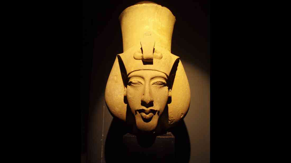 The head of Akhenaten in Alexandria National Museum. Miriam Mollerus, CC BY 2.0, via Wikimedia Commons